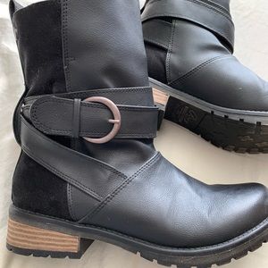 Roxy black boots